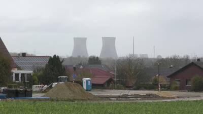 Sprengung der Kühltürme des ehemaligen Kernkraftwe...