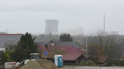 Sprengung der Kühltürme des ehemaligen Kernkraftwe...