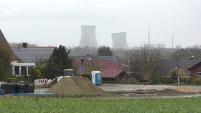 Sprengung der Kühltürme des ehemaligen Kernkraftwe...