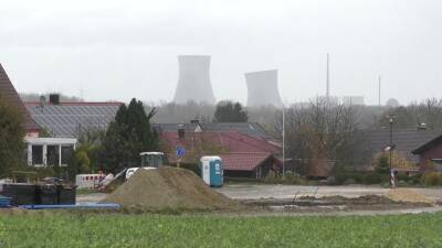 Sprengung der Kühltürme des ehemaligen Kernkraftwe...