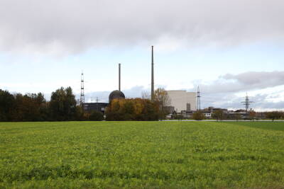 Sprengung der Kühltürme des ehemaligen Kernkraftwe...