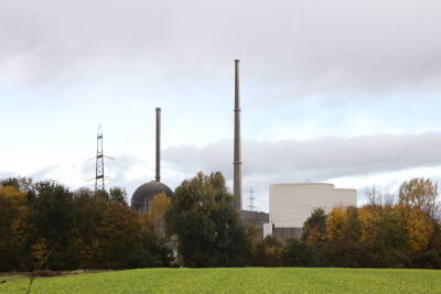 Sprengung der Kühltürme des ehemaligen Kernkraftwe...