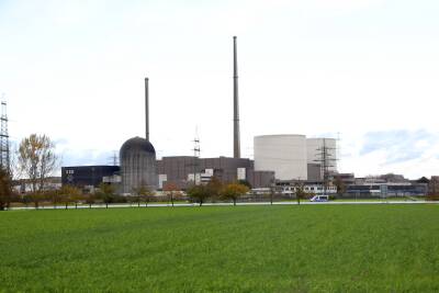 Sprengung der Kühltürme des ehemaligen Kernkraftwe...