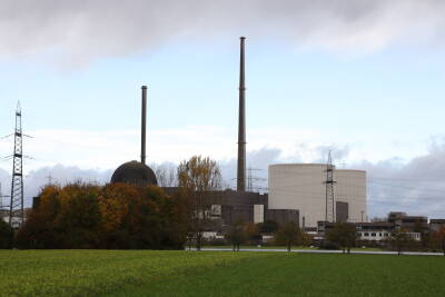 Sprengung der Kühltürme des ehemaligen Kernkraftwe...