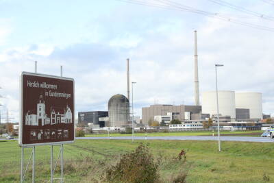 Sprengung der Kühltürme des ehemaligen Kernkraftwe...