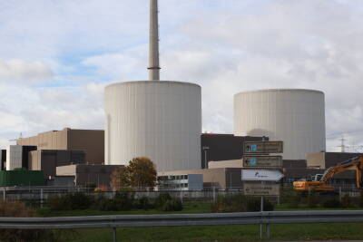 Sprengung der Kühltürme des ehemaligen Kernkraftwe...