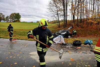 Horrorunfall: Der Lenker hatte keine Chance.

Um...