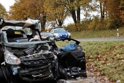 Horrorunfall: Der Lenker hatte keine Chance.

Um...