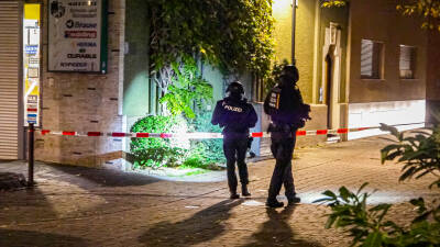 STUTTGART-WANGEN: Großer Polizeieinsatz Person woh...