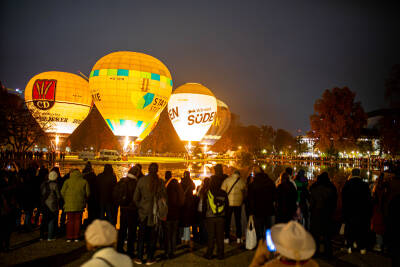 Ballonglühen am Eckensee: Hunderte Besucher beobac...